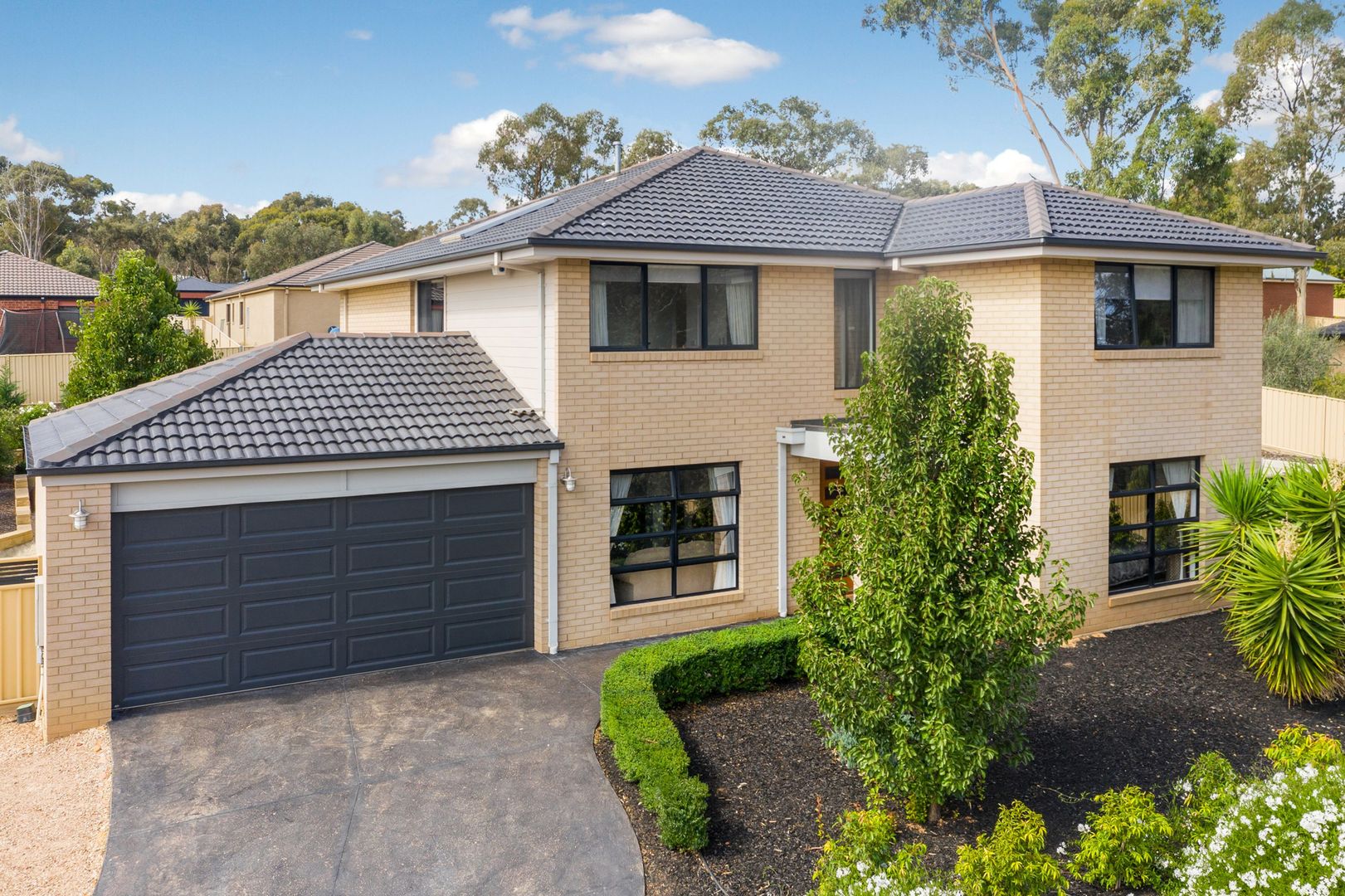 5 Saddle Court, Maiden Gully VIC 3551, Image 2