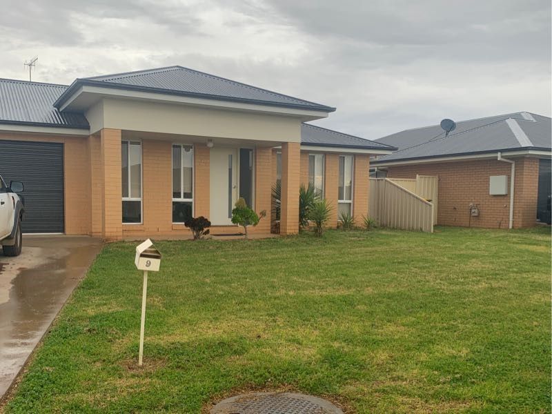 3 bedrooms House in 9 Lake Paddock Drive LEETON NSW, 2705