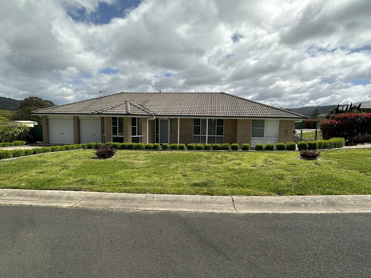 7 Thornton Avenue, Lithgow NSW 2790, Image 0