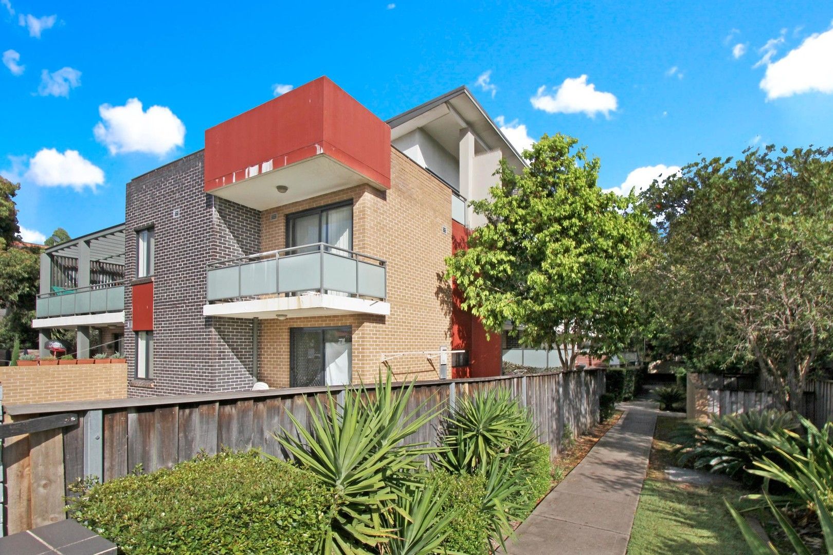 2 bedrooms Apartment / Unit / Flat in 13/217-219 William Street GRANVILLE NSW, 2142
