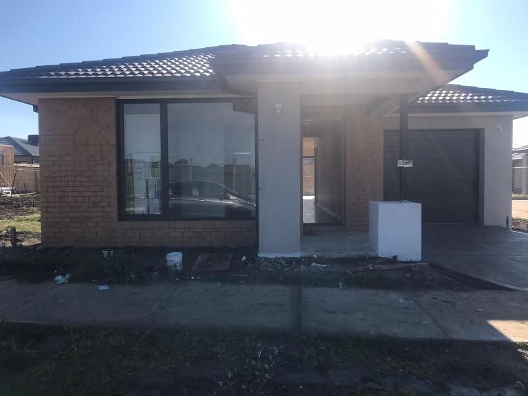 3 bedrooms House in 25 Corymbia Street MICKLEHAM VIC, 3064