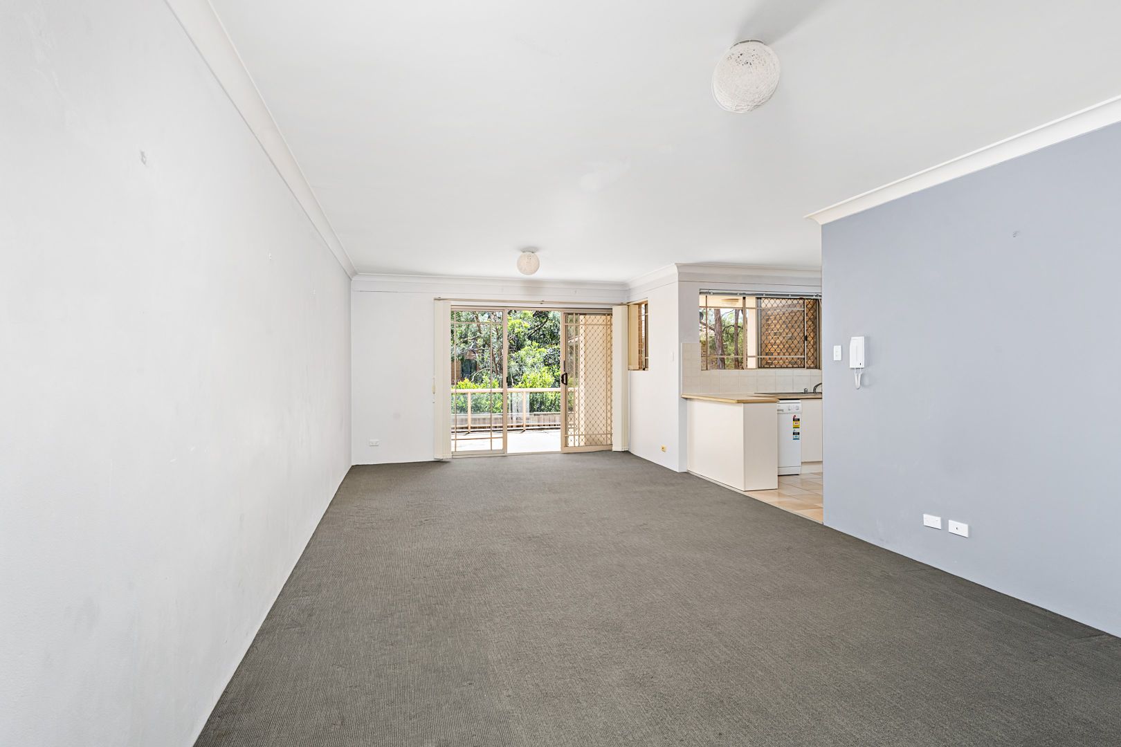 4/73-75 Flora Street, Kirrawee NSW 2232, Image 2