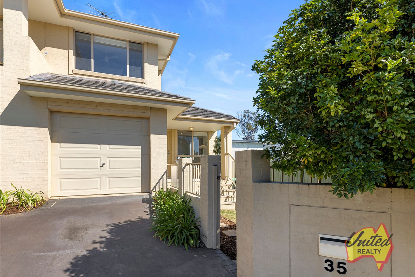 2 bedrooms House in 35 Westmoreland Road LEUMEAH NSW, 2560
