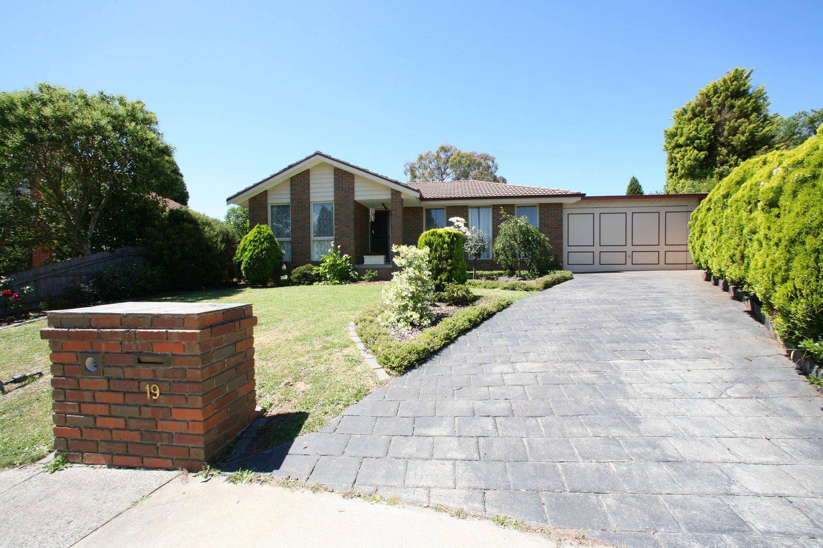 19 Metcalf Crescent, Rowville Property History & Address Research