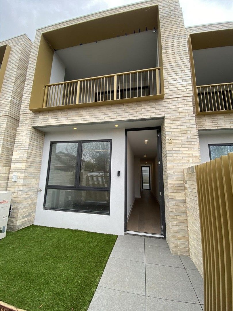 Townhouse in 2/8-10 Lincoln Road, ESSENDON VIC, 3040