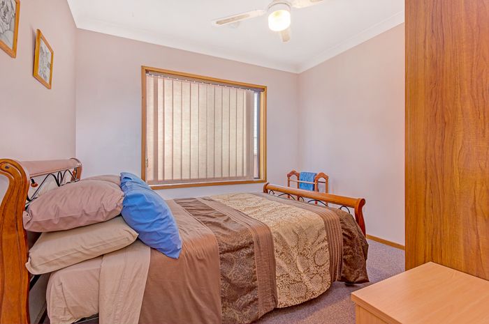 13 Calverton Crescent, Belmont North NSW 2280, Image 0