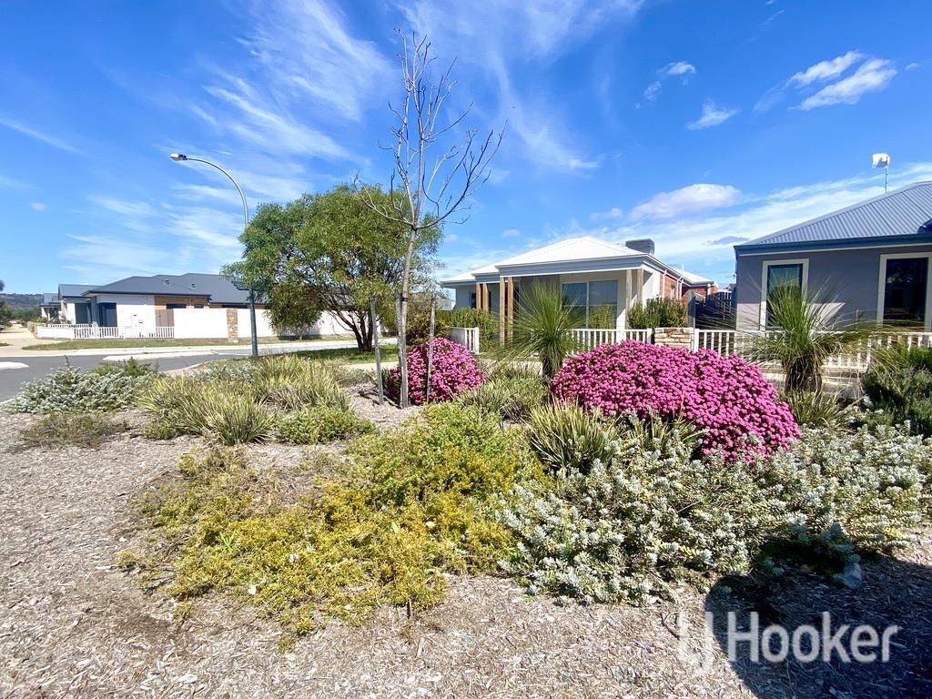 3 bedrooms House in 199 Dalmilling Drive ELLENBROOK WA, 6069