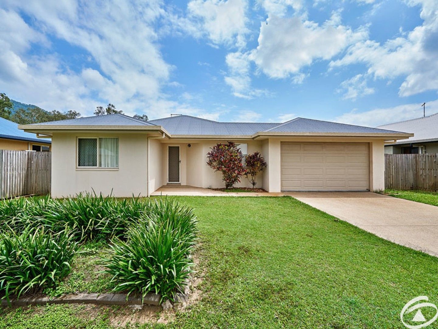 4 bedrooms House in 8 Mayne Street BENTLEY PARK QLD, 4869