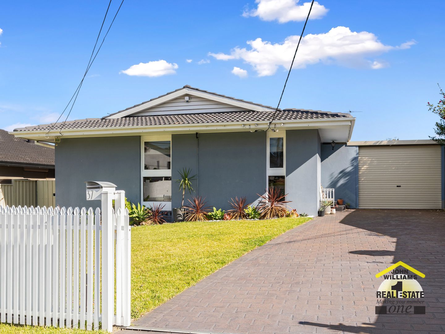 3 bedrooms House in 37 Cherrybrook Road LANSVALE NSW, 2166