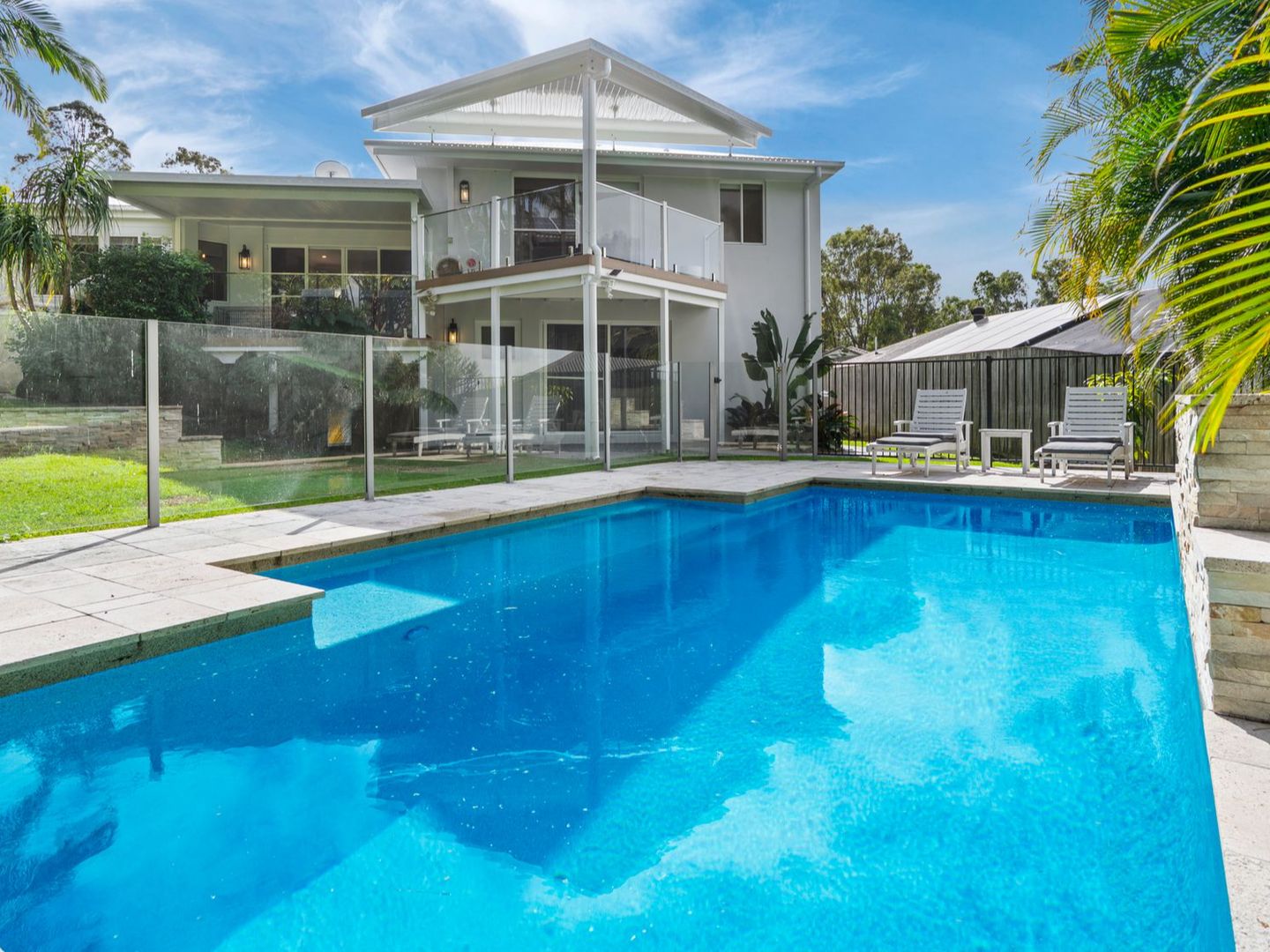 4 bedrooms House in 6 Lucas Crescent ORMEAU HILLS QLD, 4208