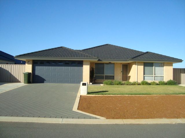 4 bedrooms House in 19 Silvery Wave Vista WANDINA GERALDTON WA, 6530