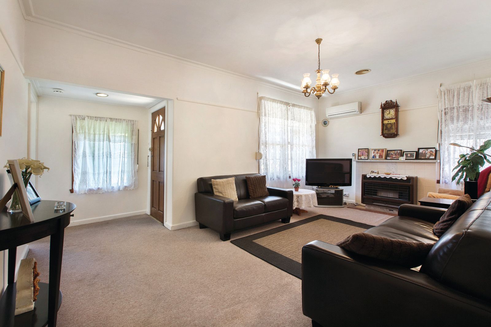 26 Teddington Road, Hampton VIC 3188, Image 2