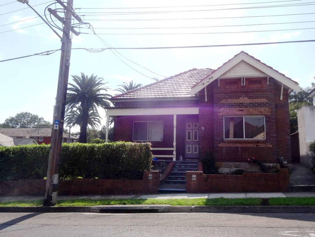 1 bedrooms Apartment / Unit / Flat in 2/5 Robert Street ASHFIELD NSW, 2131