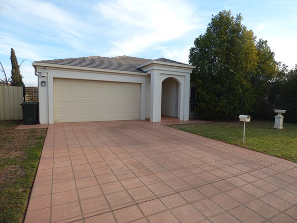 13 Little Road, Griffith NSW 2680