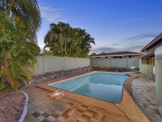 4 bedrooms House in 30 Ervatamia Street RUNCORN QLD, 4113