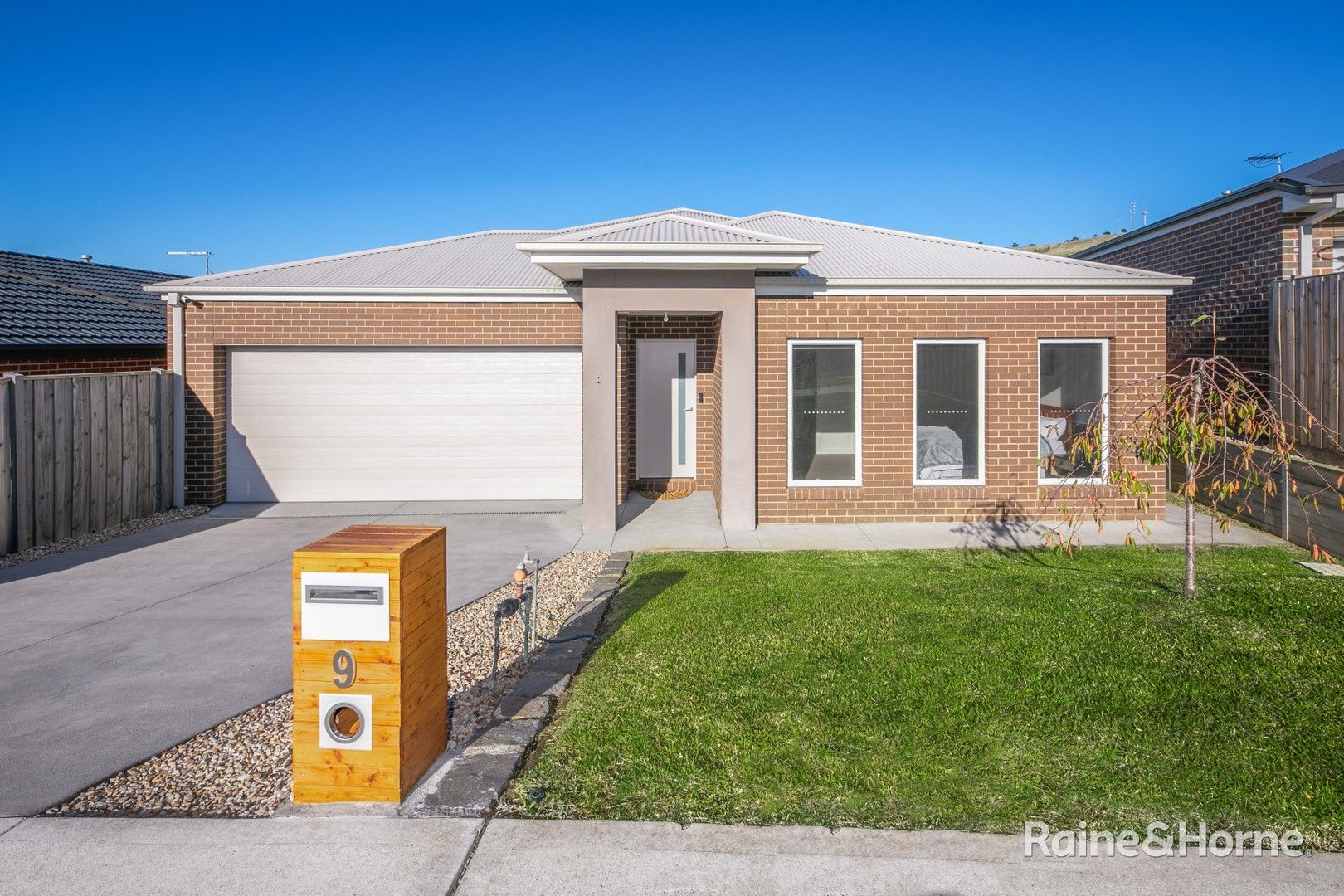 9 Lewis Place, Sunbury VIC 3429 House For Rent 510 Domain