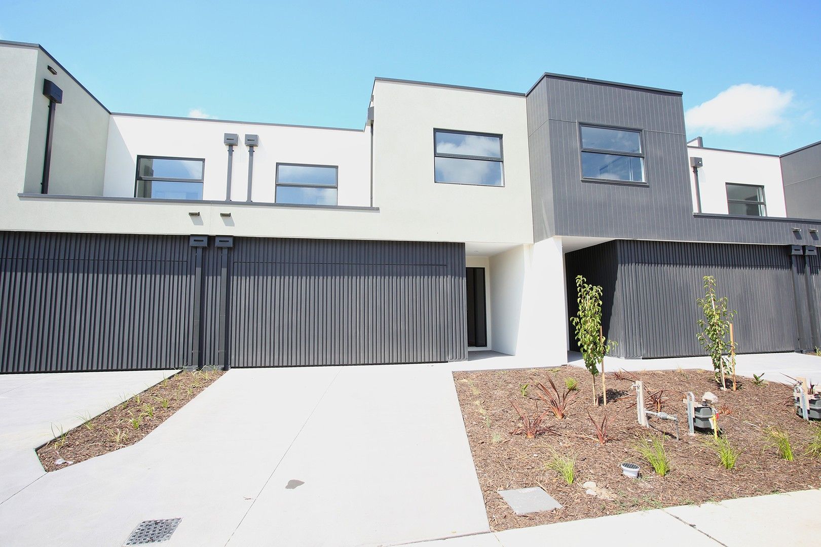 3 bedrooms Townhouse in 49 Savoy Grove CRANBOURNE NORTH VIC, 3977