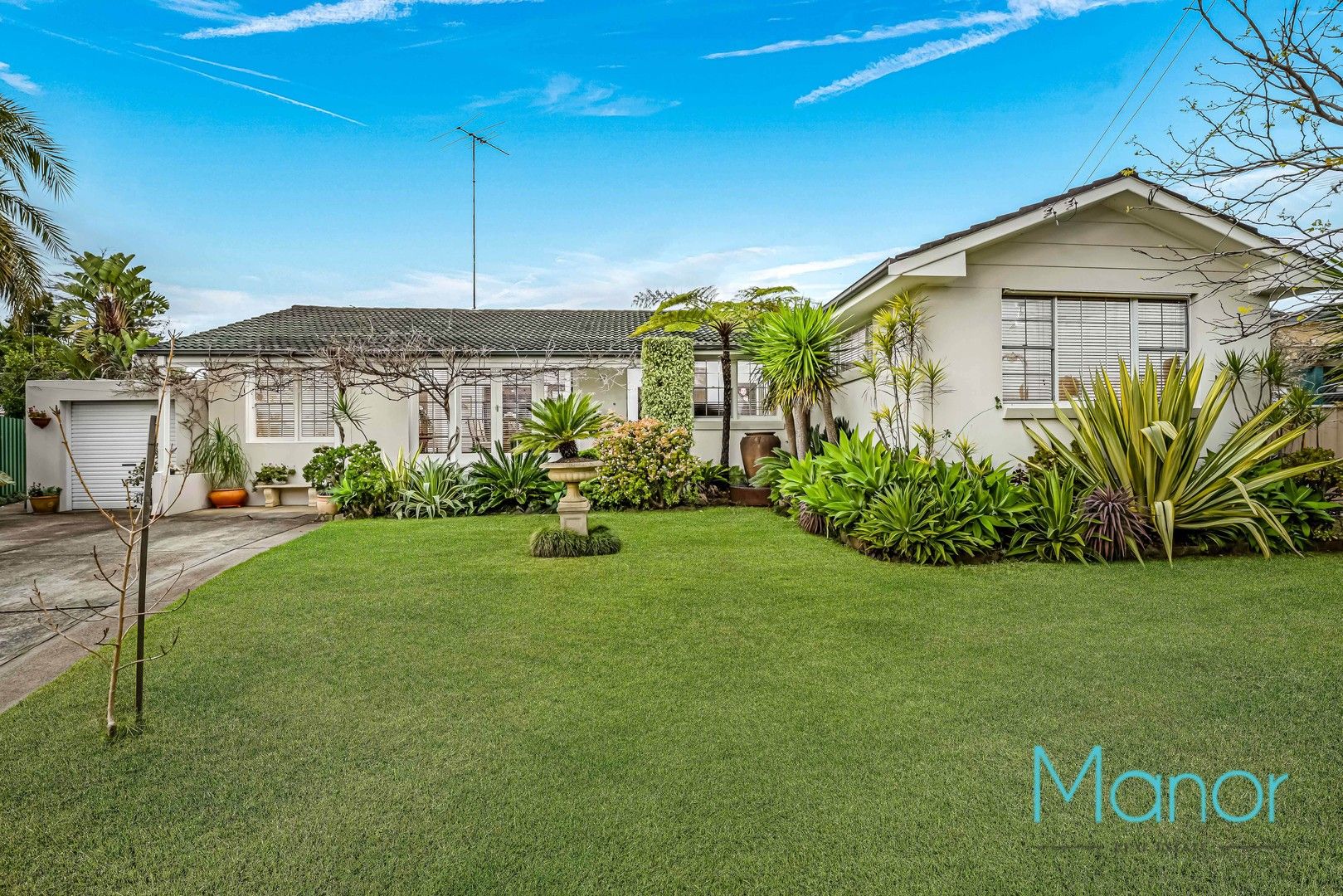 5 bedrooms House in 15 Katherin Road BAULKHAM HILLS NSW, 2153