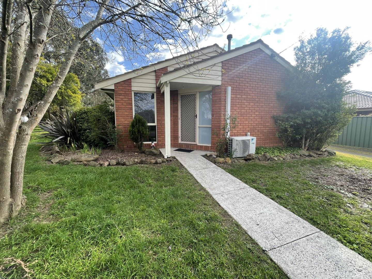 28 Kathryn St, Romsey VIC 3434 House For Rent Domain