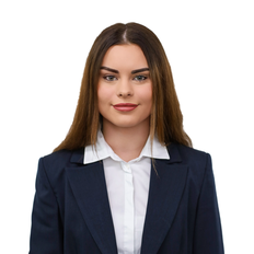 Lacey Oakley, Property manager
