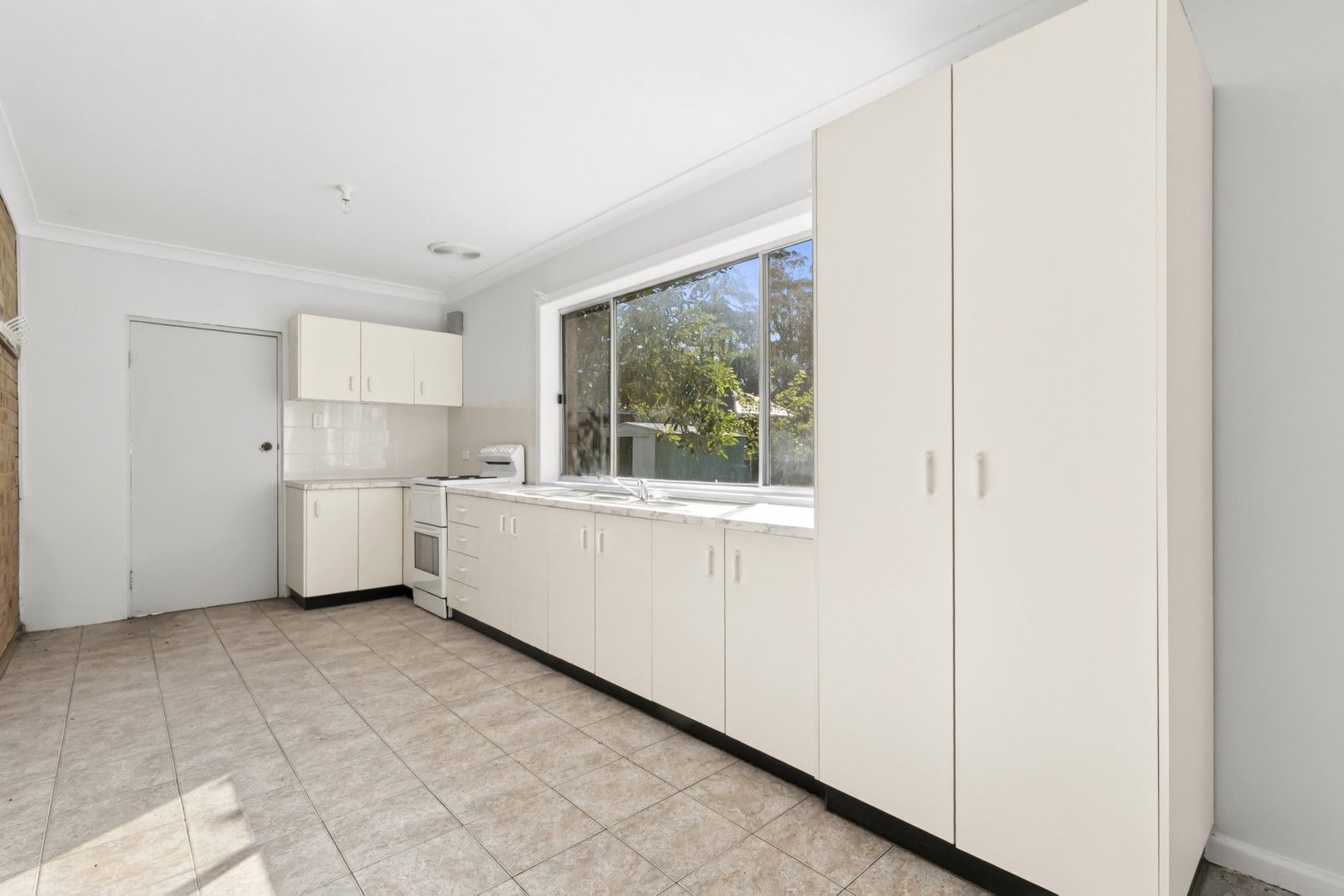 1 bedrooms House in Flat A/33 Waratah Parade NARRAWEENA NSW, 2099