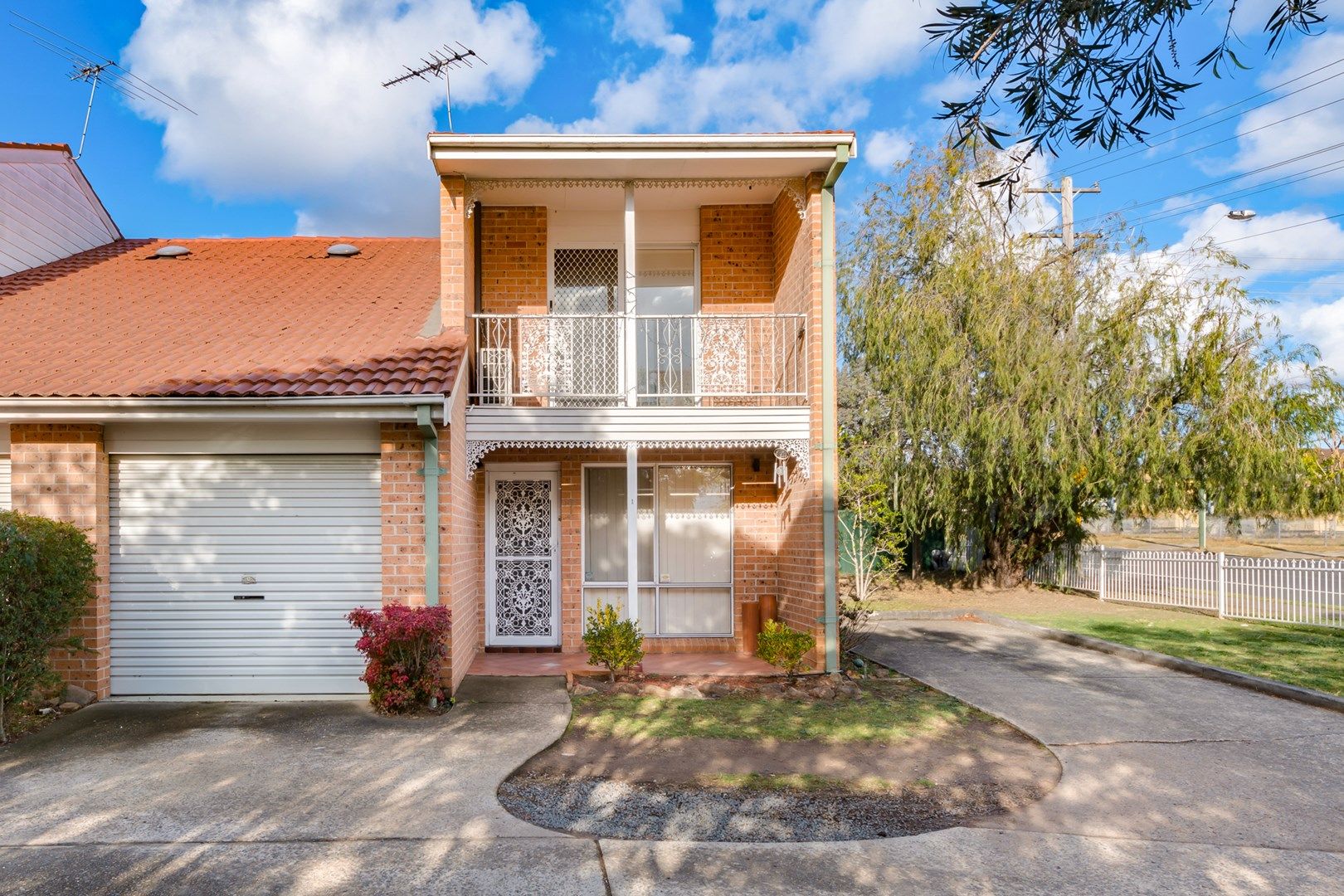 1/12 Parliament Road, Macquarie Fields NSW 2564, Image 0