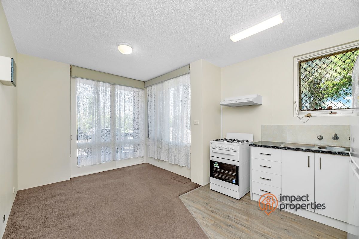 1/6 Irvine Street, Watson ACT 2602, Image 2