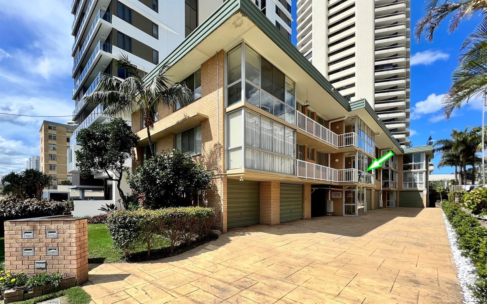 2 bedrooms Apartment / Unit / Flat in 2/3 Pacific Street MAIN BEACH QLD, 4217