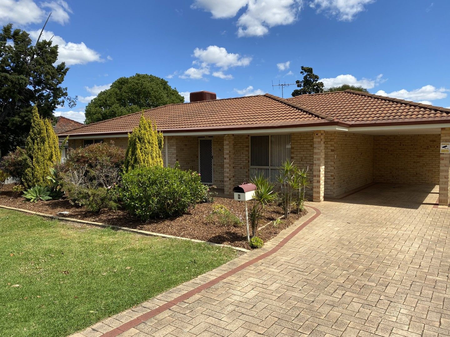 3 bedrooms House in 8 Locksley Avenue ARMADALE WA, 6112