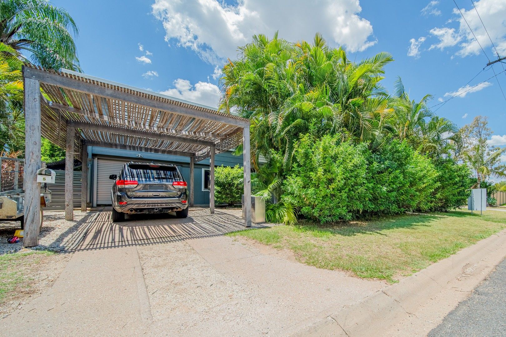 4 bedrooms House in 5 Bridgeman Street EMERALD QLD, 4720