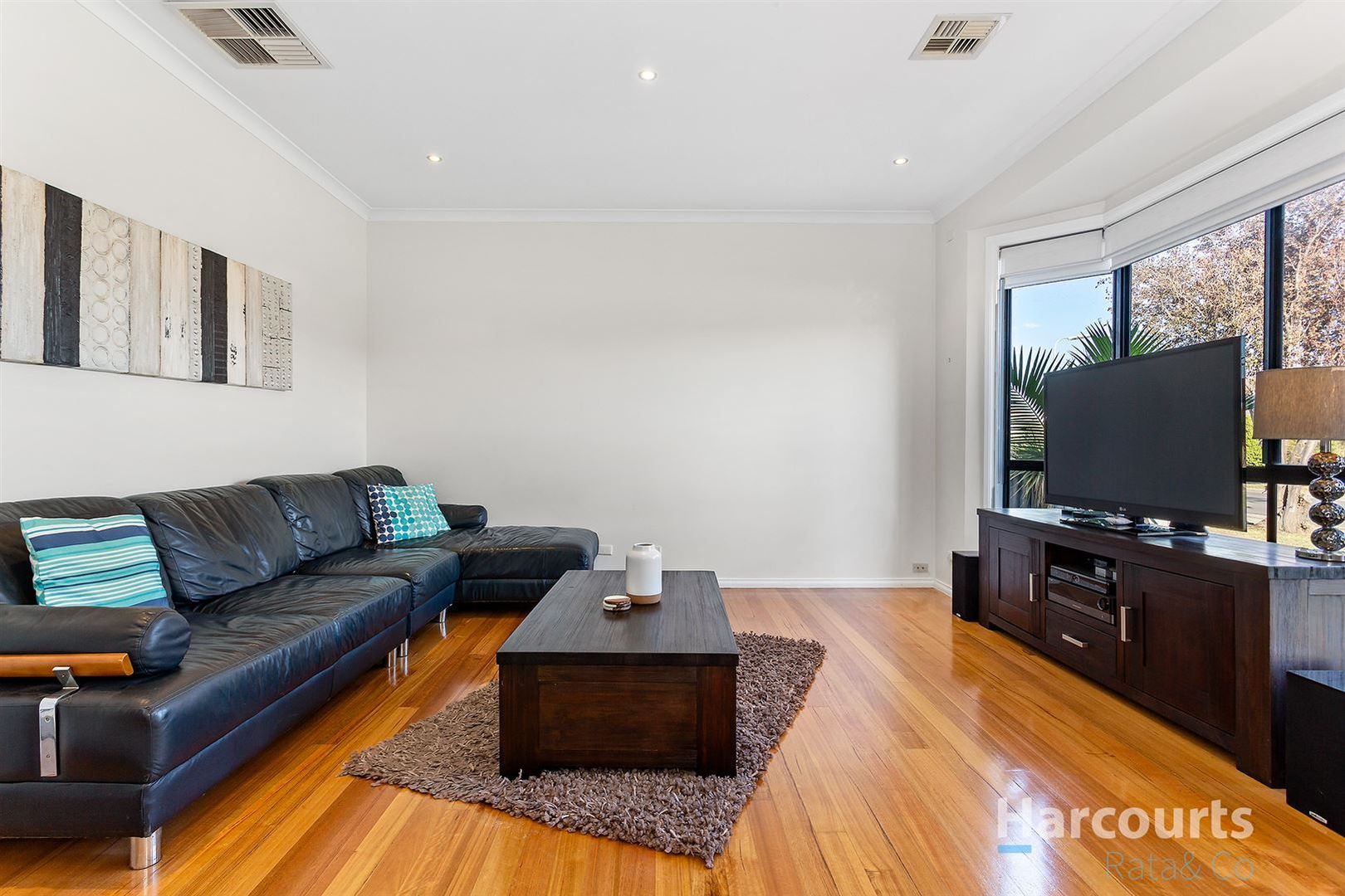 4 Hellier Drive, Mill Park VIC 3082, Image 2