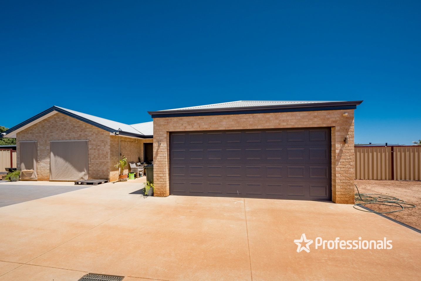 16 Amar Court, Waggrakine WA 6530, Image 0