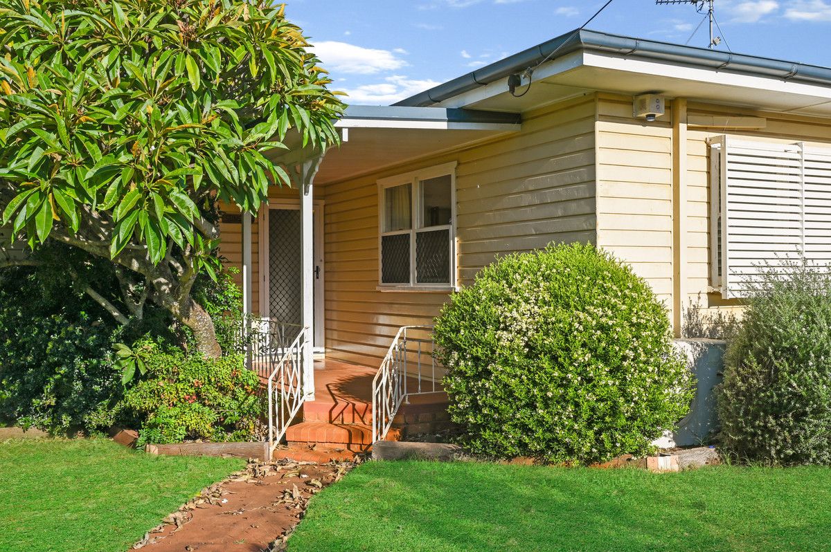 4 bedrooms House in 98 Drayton Road HARRISTOWN QLD, 4350