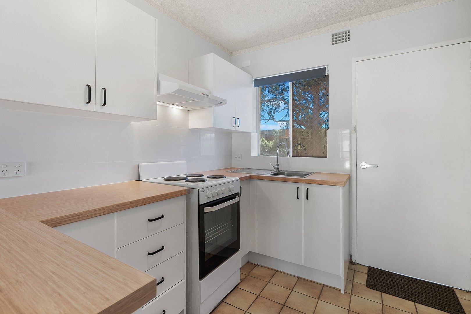 2 bedrooms Apartment / Unit / Flat in 4/3 Burgundy Crescent SPEARWOOD WA, 6163