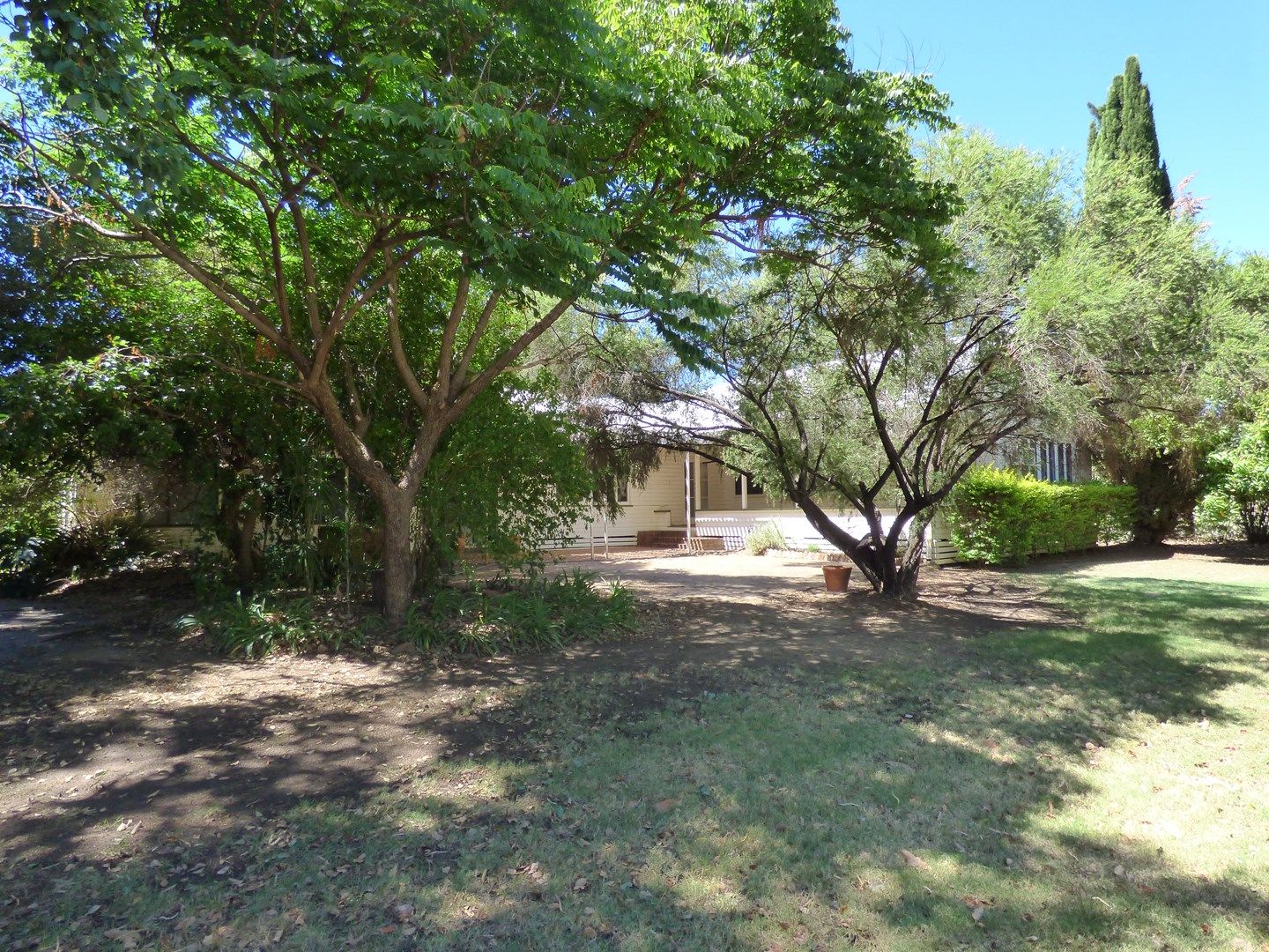 4 bedrooms House in 152-154 St Georges Terrace ST GEORGE QLD, 4487