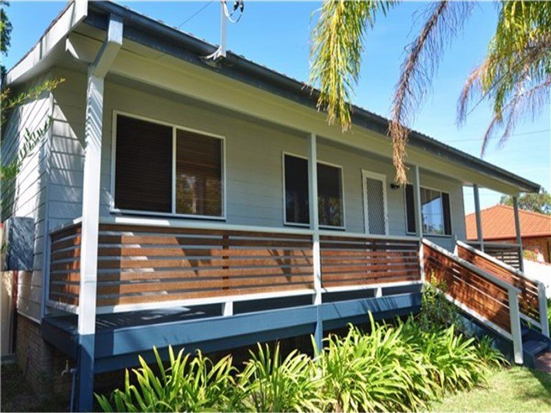 3 bedrooms House in 1 Kapala Avenue SUMMERLAND POINT NSW, 2259