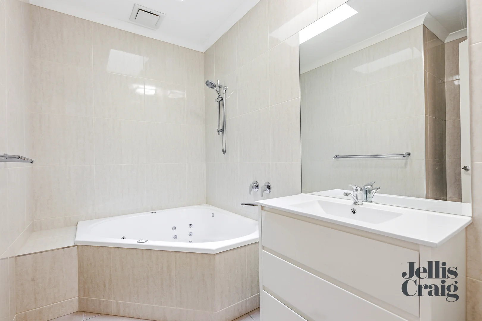 Additional image 6 of 2/28 Diosma Drive, Glen Waverley VIC 3150