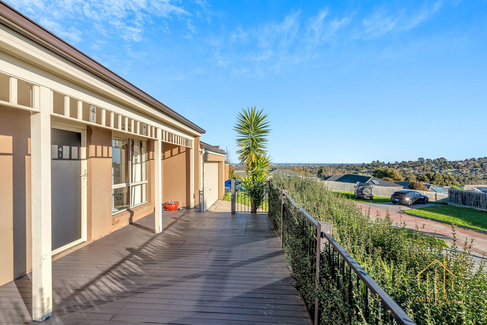 4 bedrooms House in 10 Sweet Gum Court PAKENHAM VIC, 3810