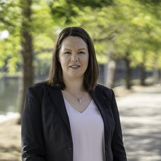 Ray White Canberra - Laura Oliver