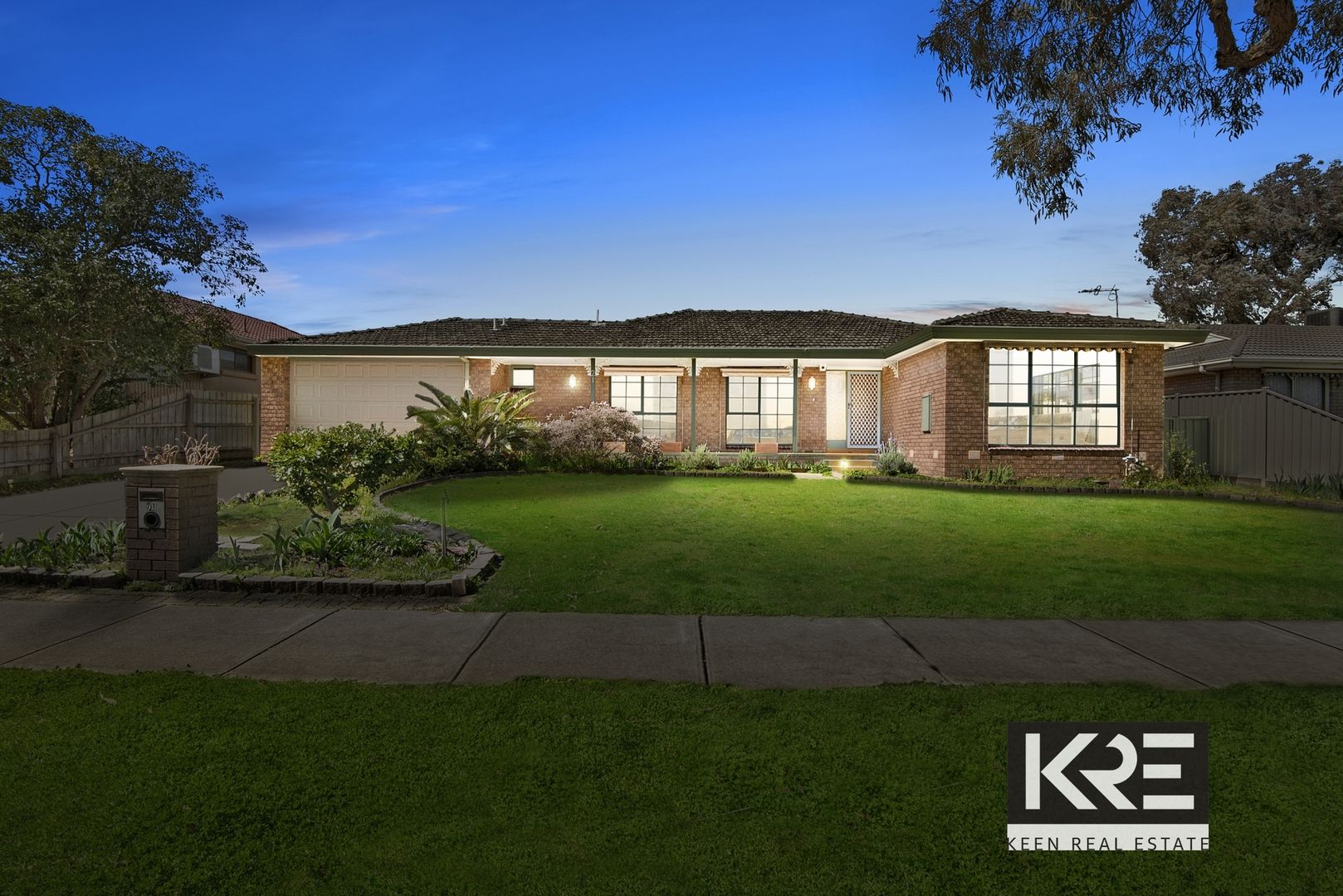 21 James Cook Drive, Endeavour Hills Property History & Address