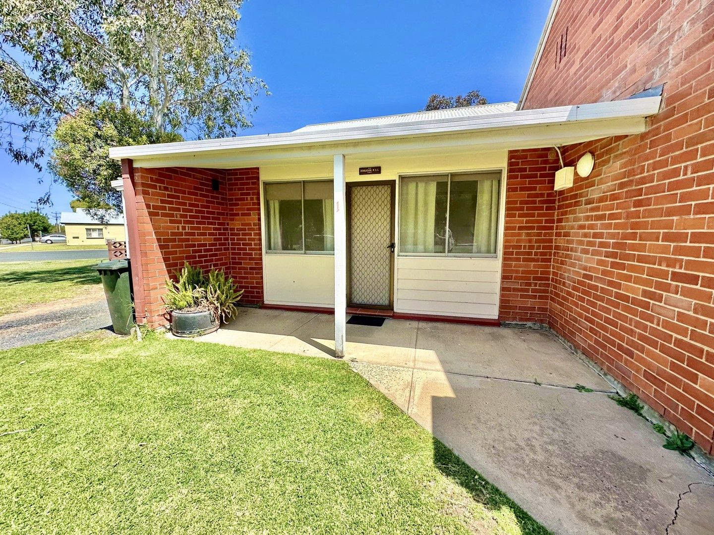 1/424426 Poictiers Street Deniliquin, Deniliquin NSW 2710 Apartment