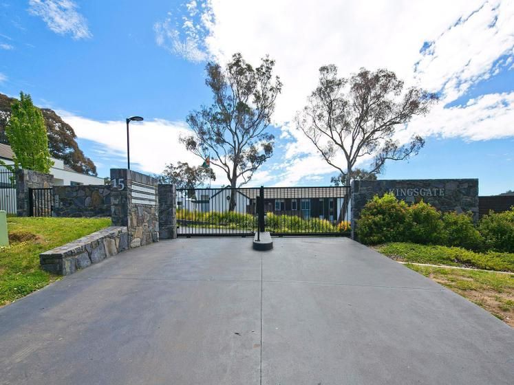 5 bedrooms House in 8/15 Dalman Crescent O'MALLEY ACT, 2606