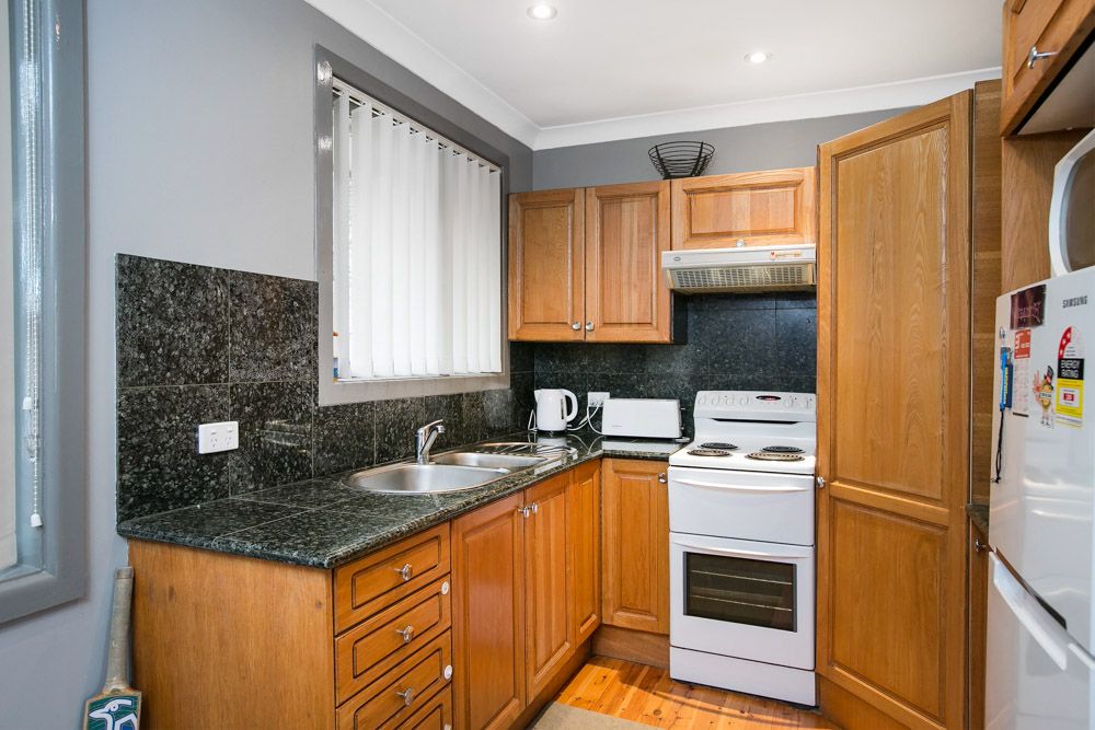 1 bedrooms Apartment / Unit / Flat in 1/3 St Lukes Avenue BROWNSVILLE NSW, 2530