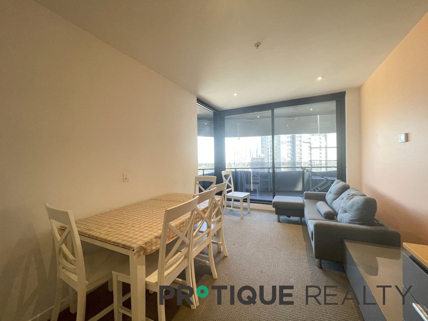 2 bedrooms Apartment / Unit / Flat in 2813/551 Swanston Street CARLTON VIC, 3053