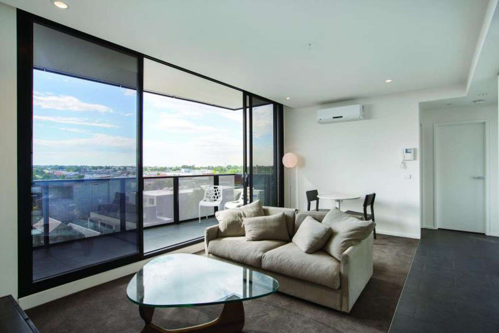 2 bedrooms Apartment / Unit / Flat in 607/19-21 Hanover Street OAKLEIGH VIC, 3166