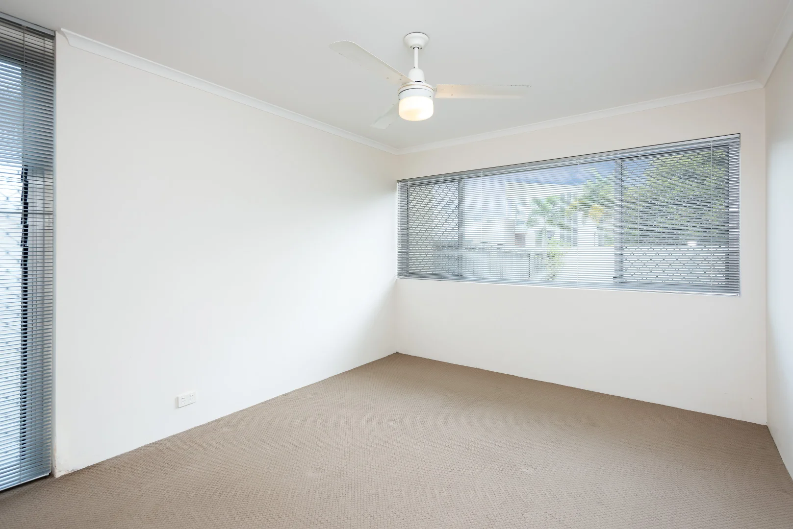 Additional image 5 of 2/27 Mallard Avenue, Paradise Point QLD 4216