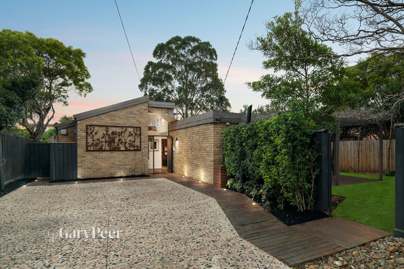 5 bedrooms House in 19 Godfrey Street BENTLEIGH VIC, 3204