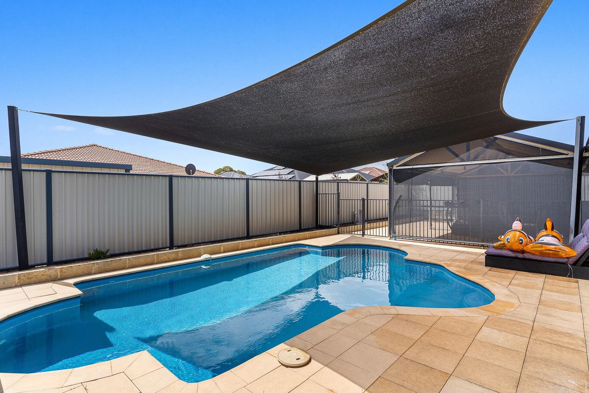 4 Grandmere Parade, Meadow Springs WA 6210, Image 2