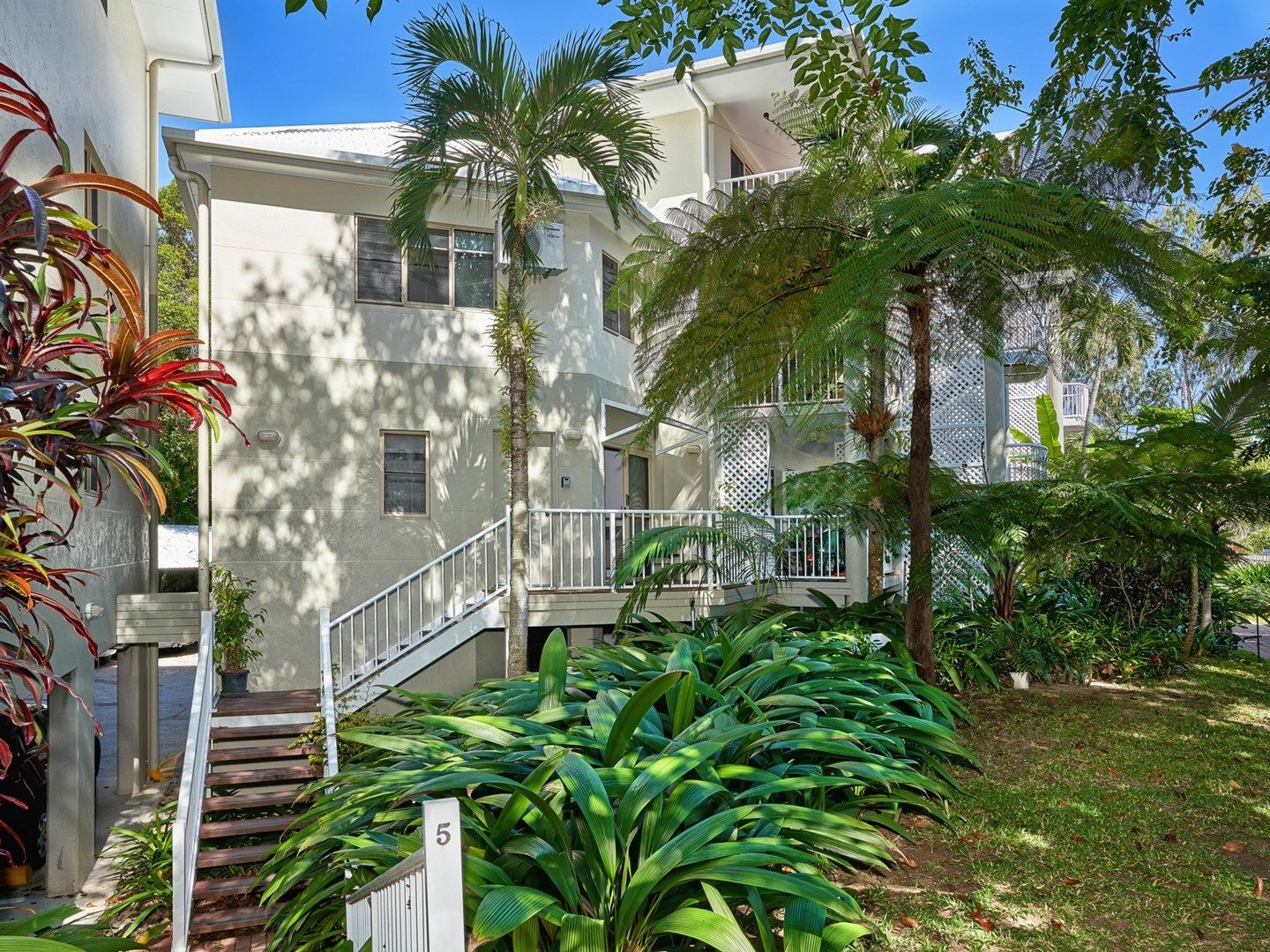 1 bedrooms Apartment / Unit / Flat in 5/129 Oleander Street HOLLOWAYS BEACH QLD, 4878