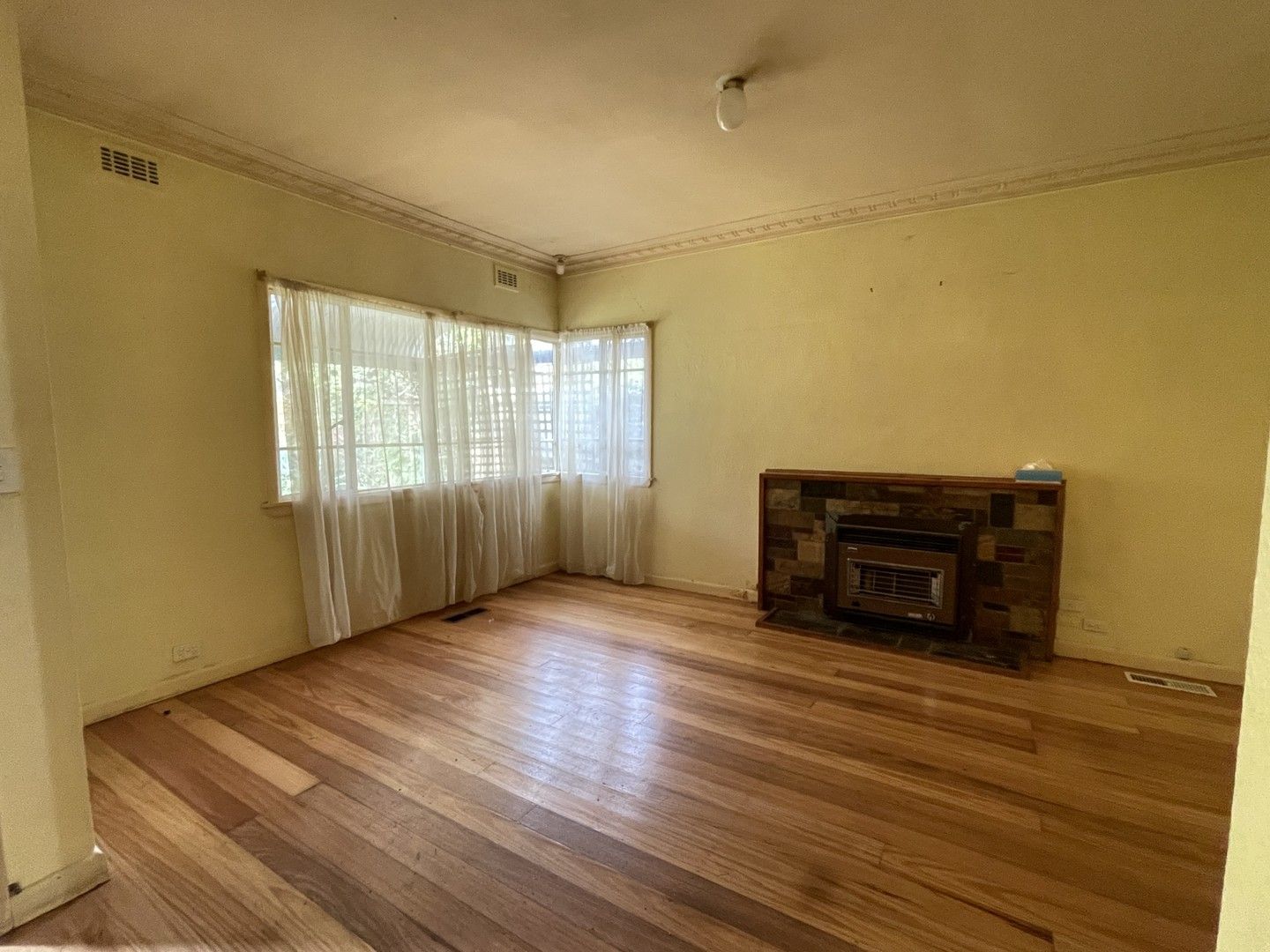 4 bedrooms House in 61 Albert Avenue BORONIA VIC, 3155